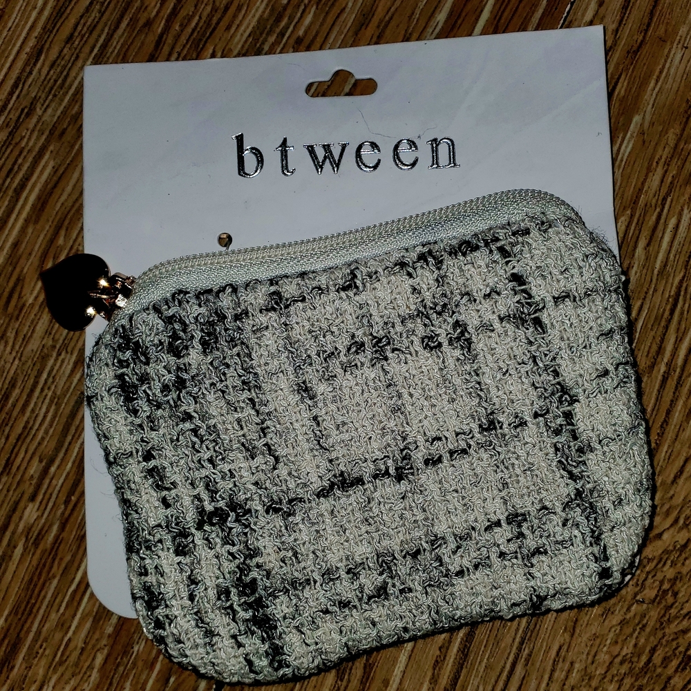 btween Black and White Textured Cosmetic Bag